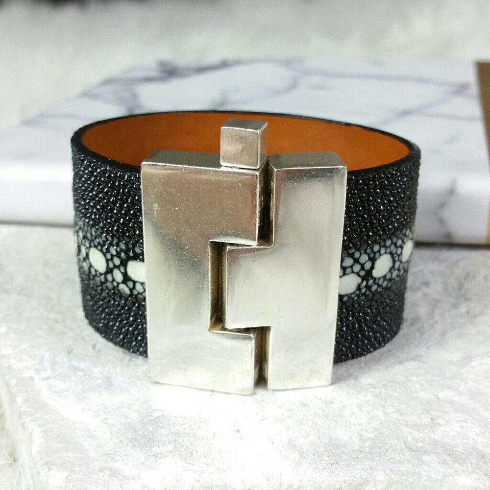 LEIGHELENA wide jigsaw cuff multispine stingray