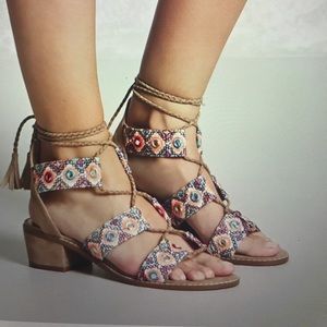 Forever 21 embroidered ankle wrap heels size 9 new