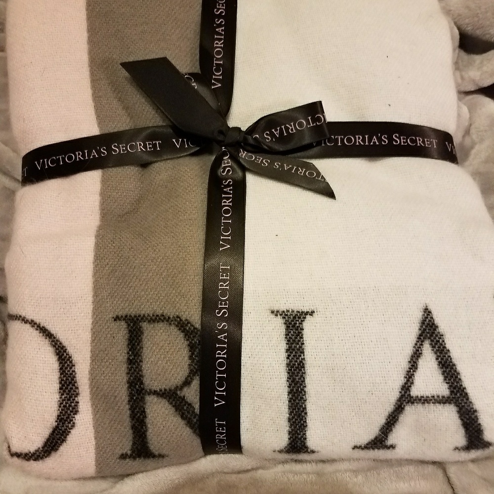 *VICTORIA'S SECRET* THROW