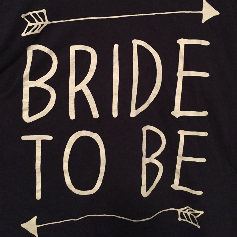 5/$20 sale! Bride to Be navy t-shirt with arrows - Picture 2 of 3
