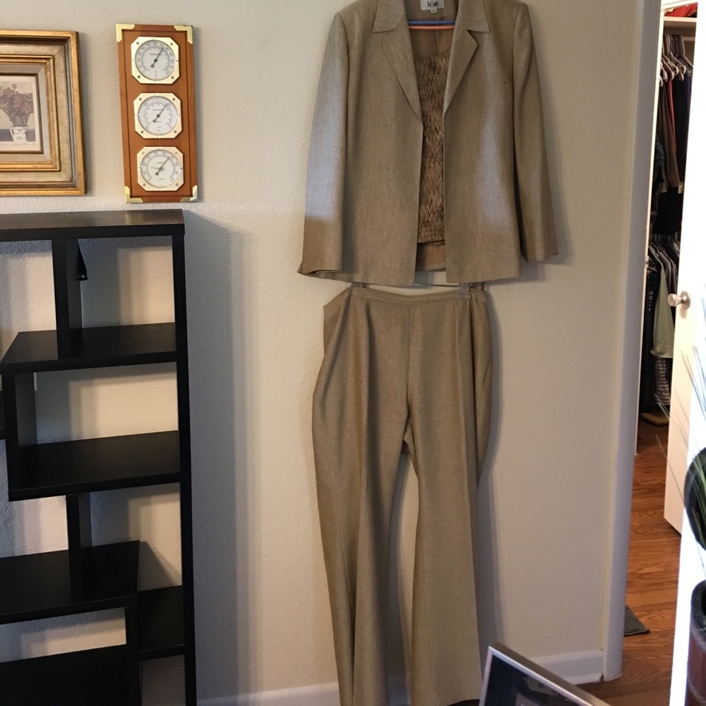 Woman's Pants Suit