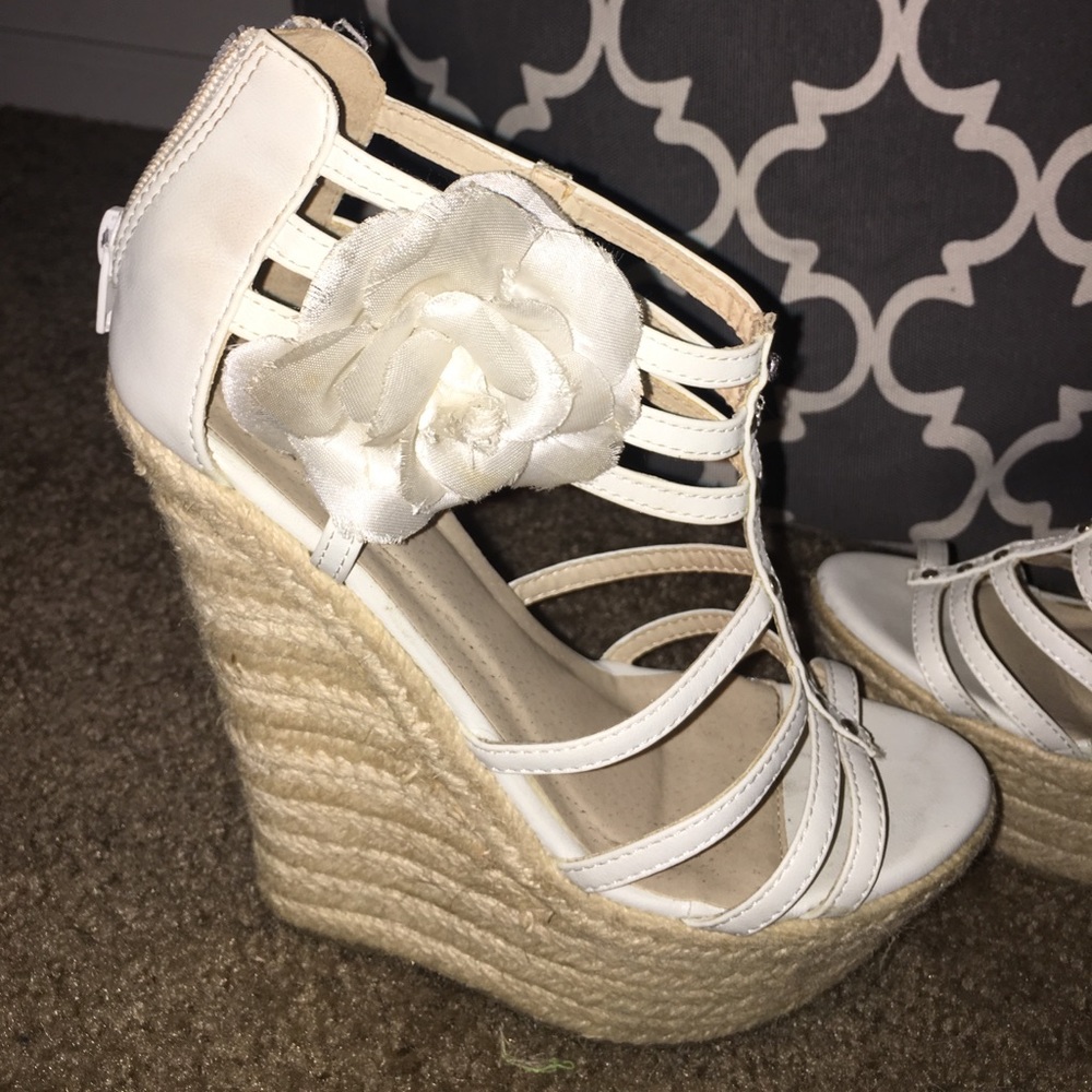 White flower wedges !