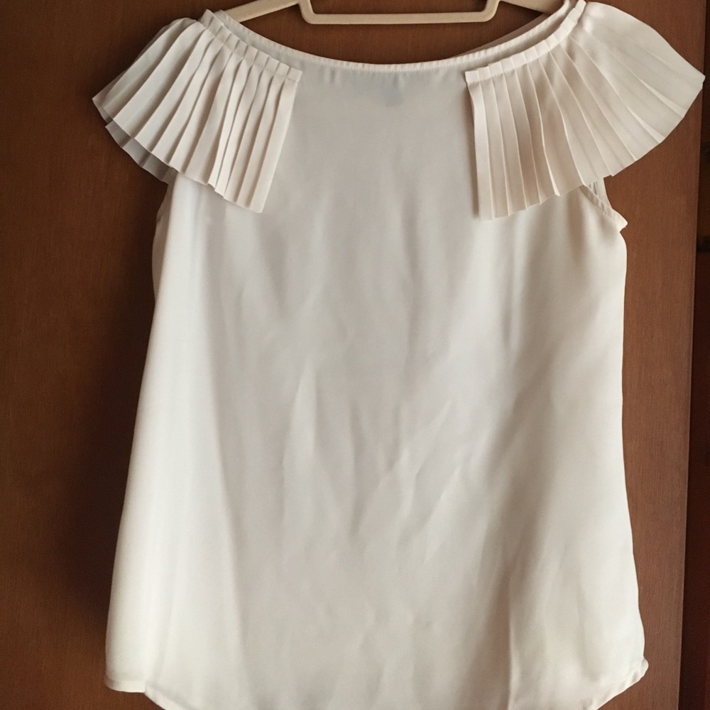 Top with pleated shoulders