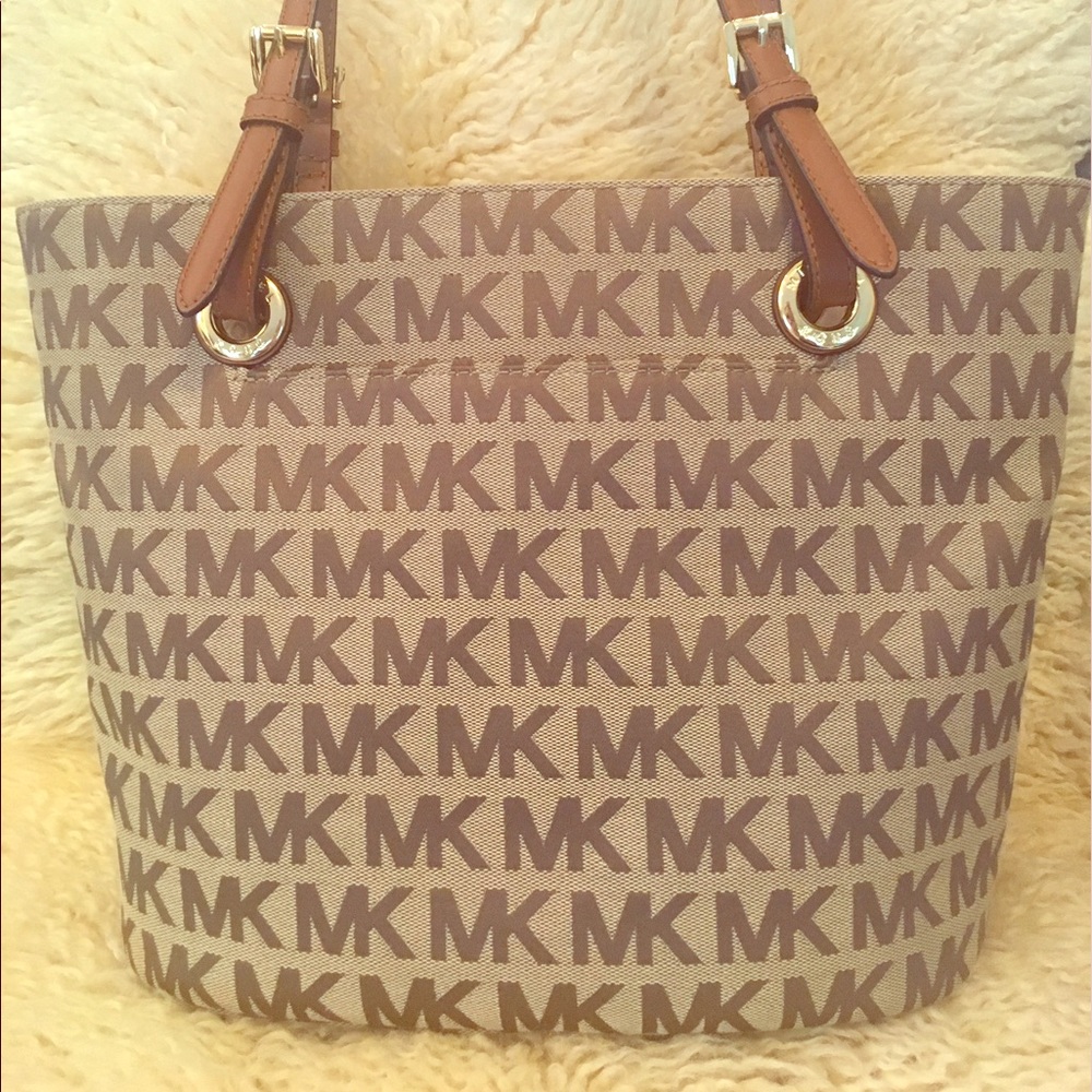 EUC Michael Kors purse