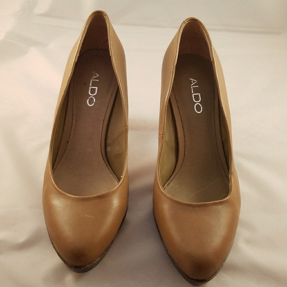 ALDO  taupe/tan platform pump