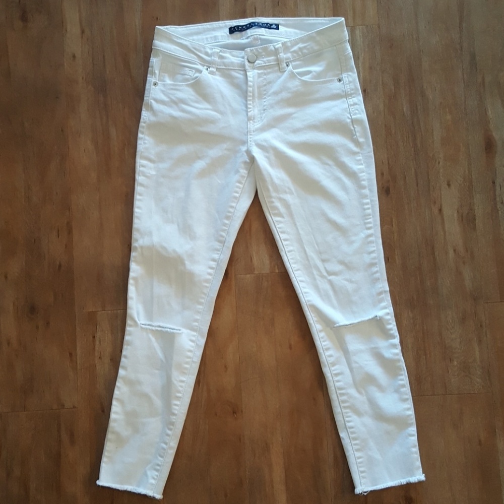 White stretch ankle jeans