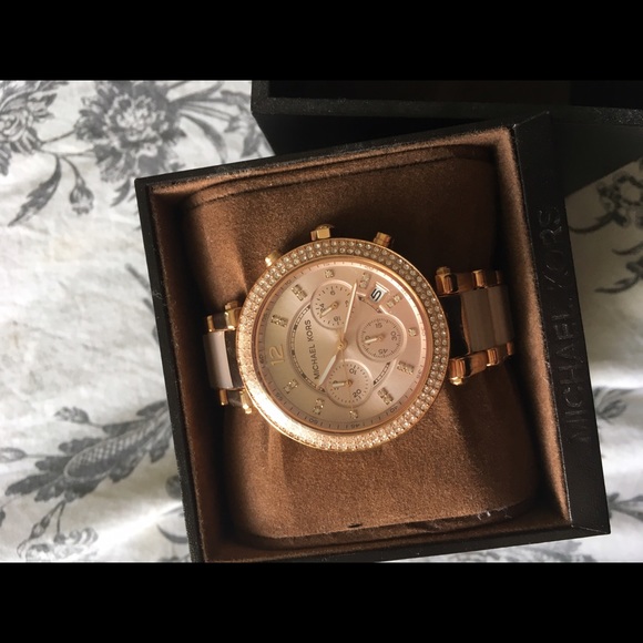 Michael Kors Watch. Rose Gold