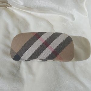 🚫SOLD🚫 Burberry Sunglasses Hard Nova Check Case