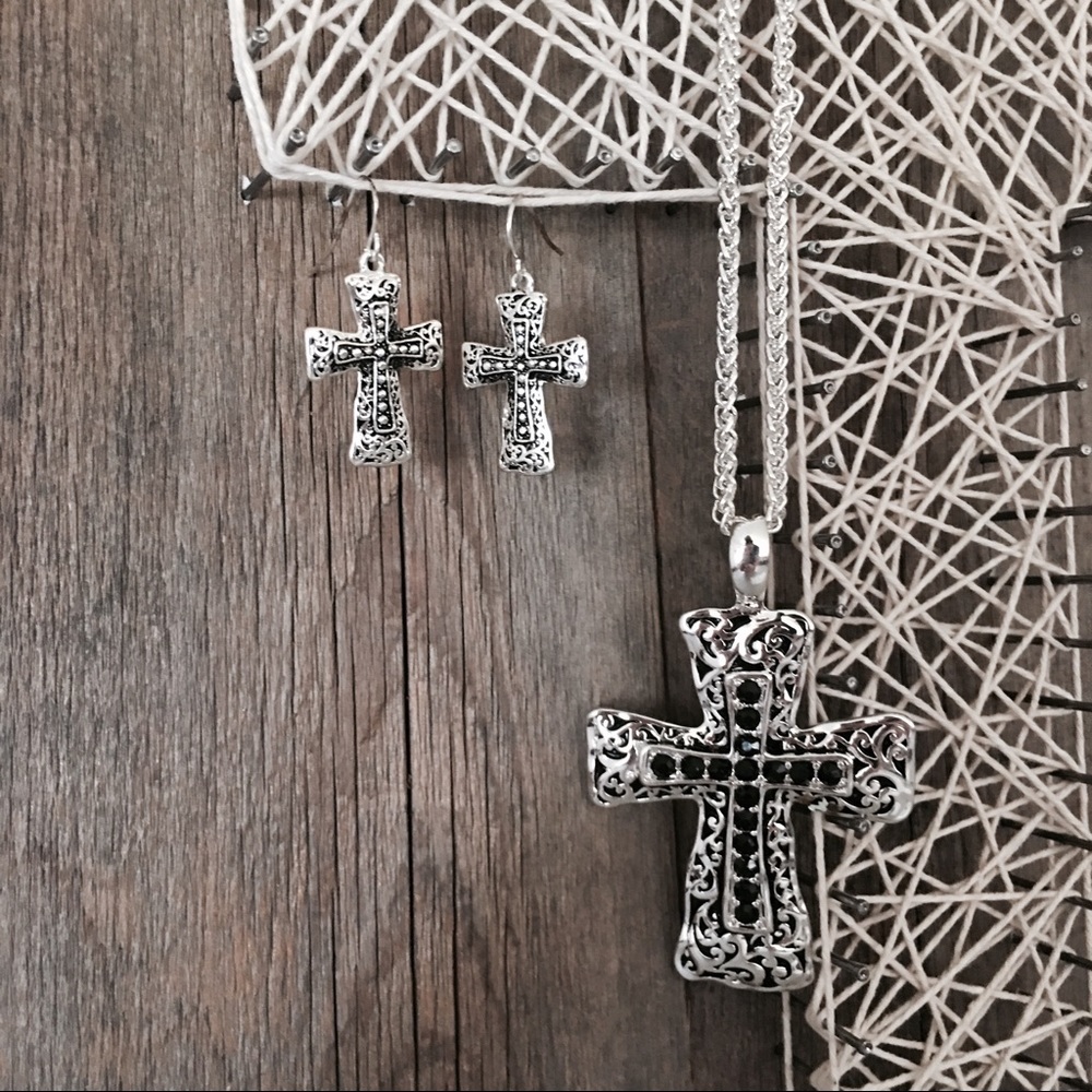 ✨Cross earring & necklace set✨