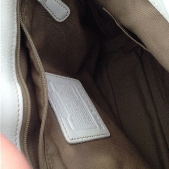 Buy this authentic coach and get free clothes! - Picture 3 of 8