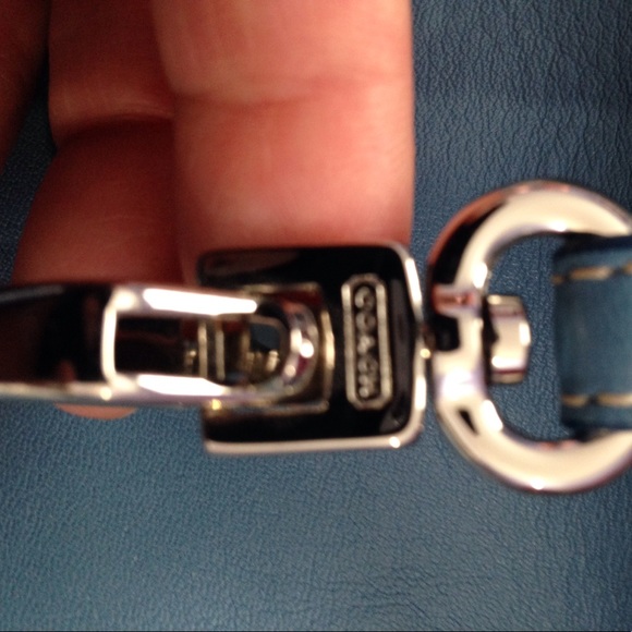 Buy this authentic coach and get free clothes! - Picture 6 of 8