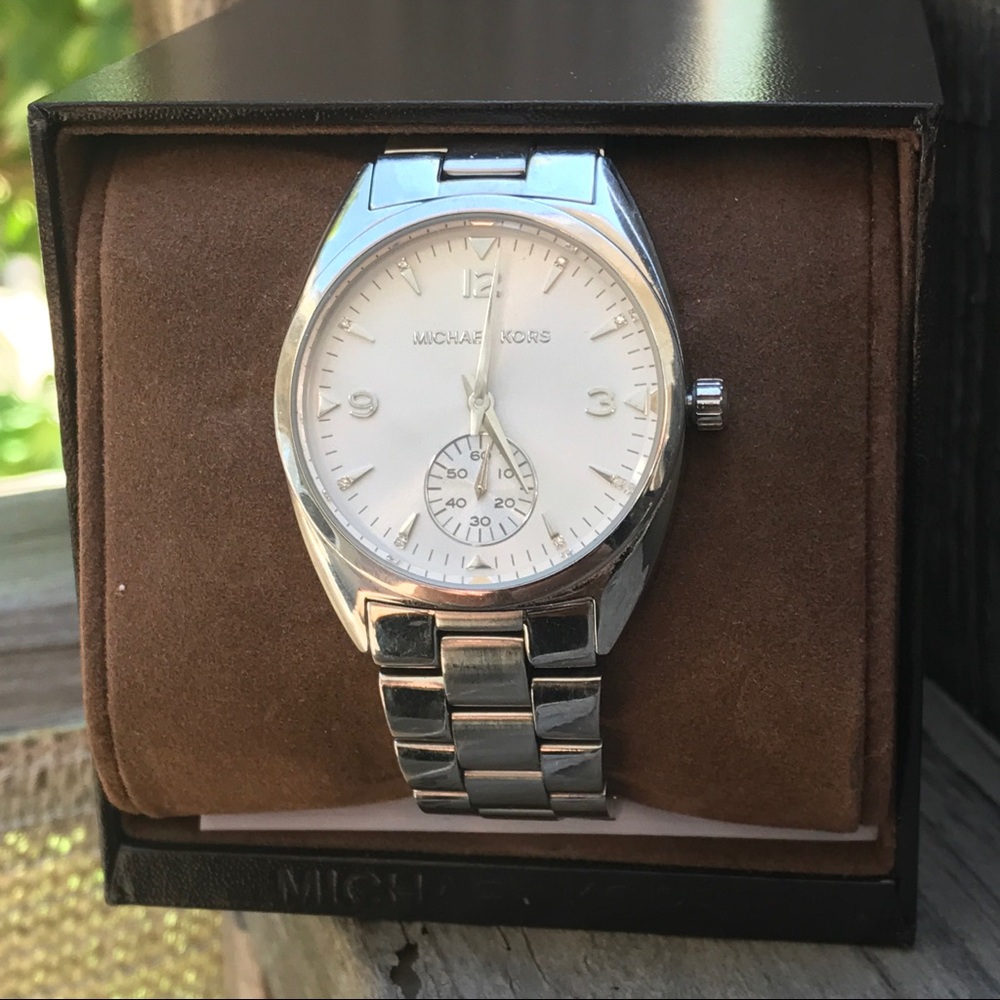 Simple/unique silver watch.