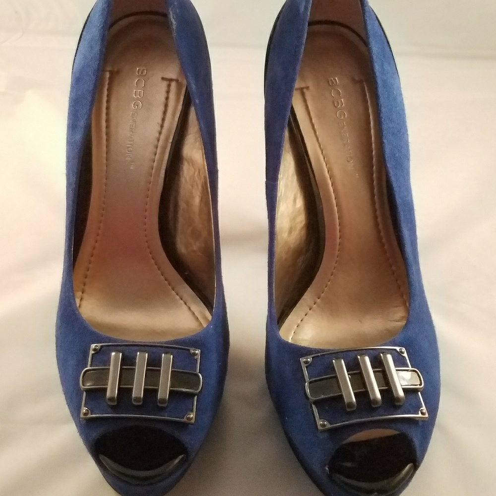 Bcbg royal blue suede, black patent leather peep