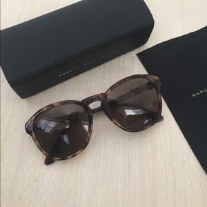 Marc by Marc Jacobs Round Sunglasses in Havana