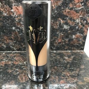 Kat Von D lock- it Foundation
