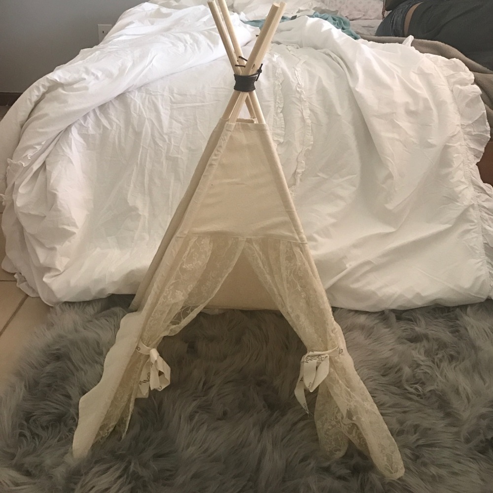 Small Teepee, for pets or pictures