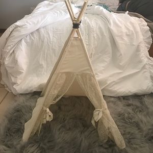 Small Teepee, for pets or pictures