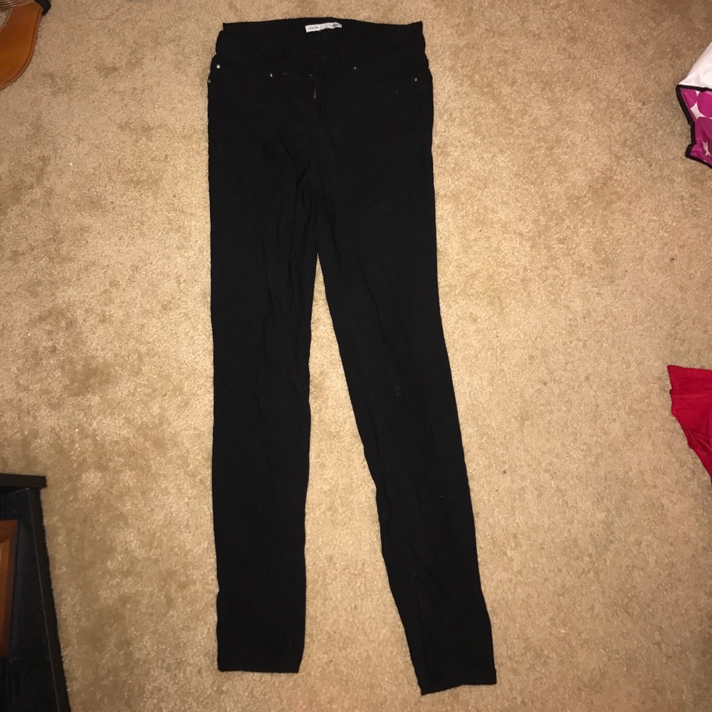 Black jeggings.