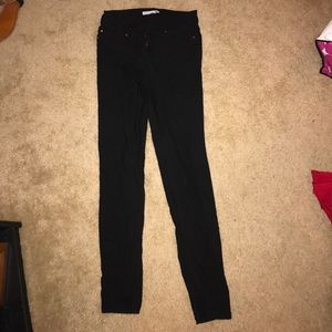 Black jeggings.