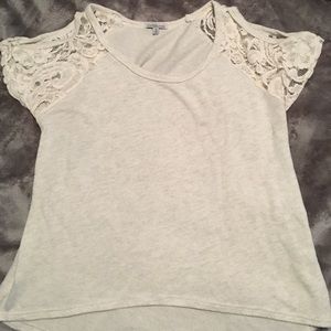 Tunic style. Open lace shoulder shirt