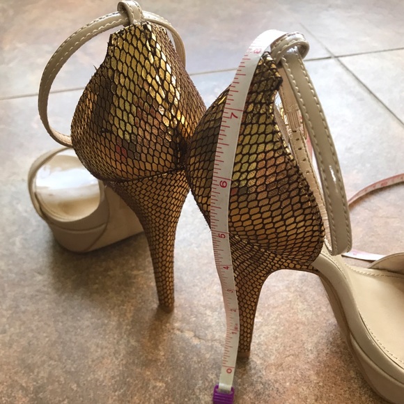 Colin Stuart Nude and Gold Platform Heel - Picture 3 of 7
