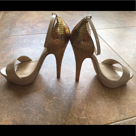 Colin Stuart Nude and Gold Platform Heel - Picture 6 of 7