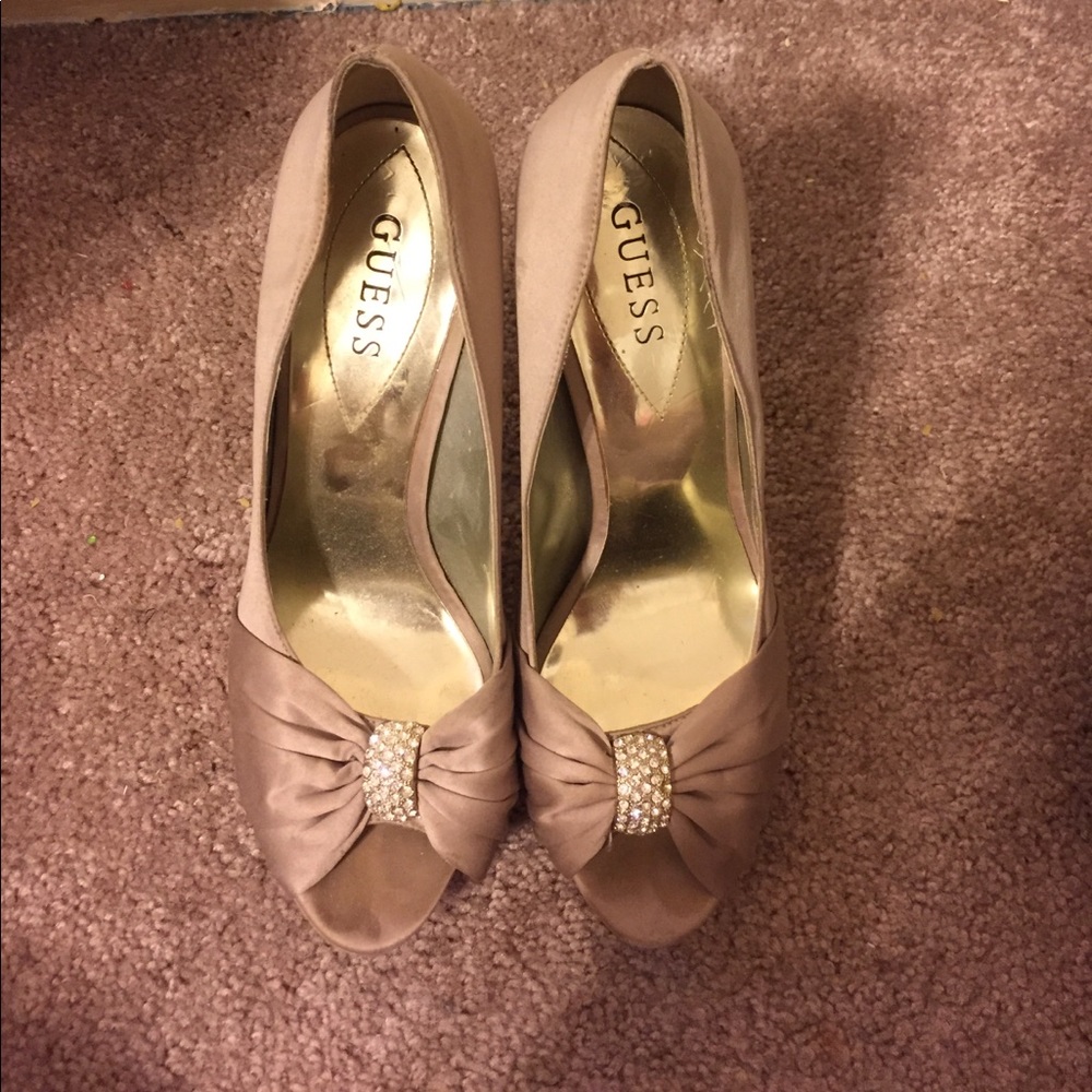 Satin Guess Platform Pumps