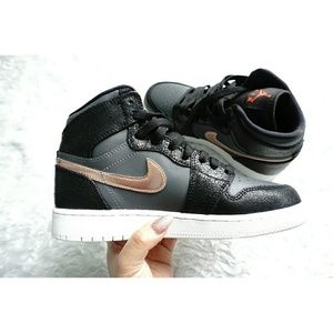 Nike Air Jordan 1 Retro High GS/Youth 5.5 Women's7