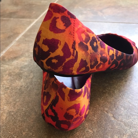 Nine West Pointed Toe Flats - Picture 4 of 5