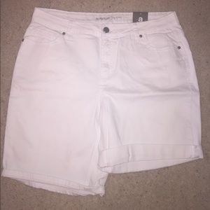 Avenue white denim shorts