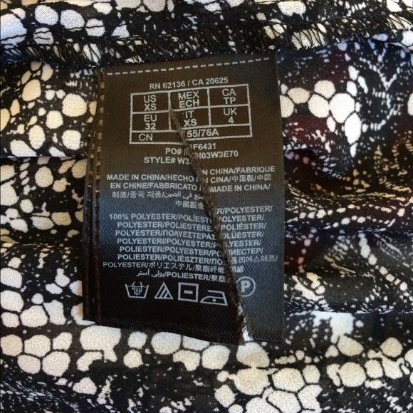 NWOT GUESS SLEEVELESS LACE PRINT HIGH-LOW TOP SZXS - Picture 5 of 6