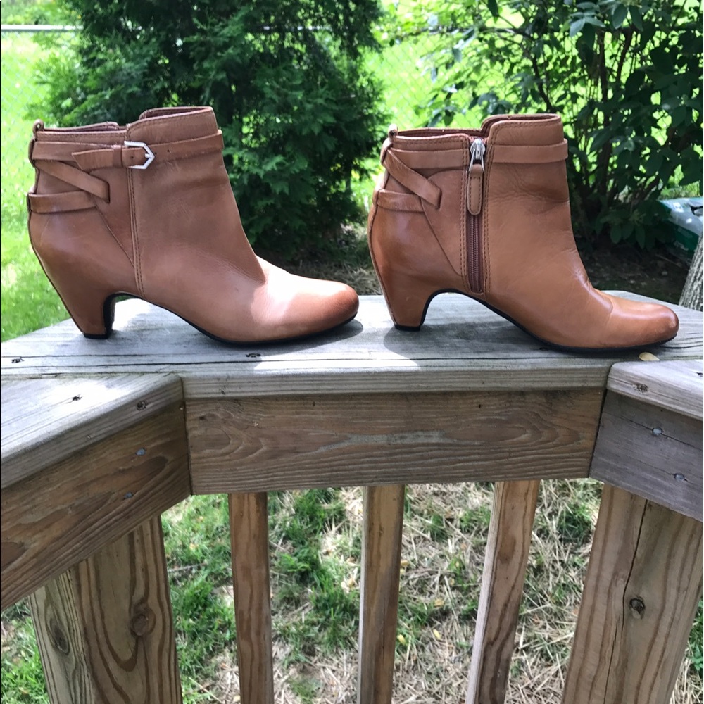 Sam Edelman tan booties size 7