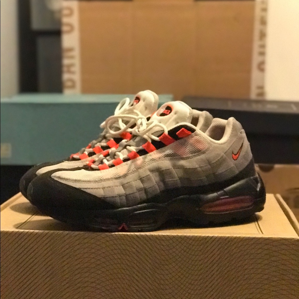 Nike : Air Max 95 (Fire Red)