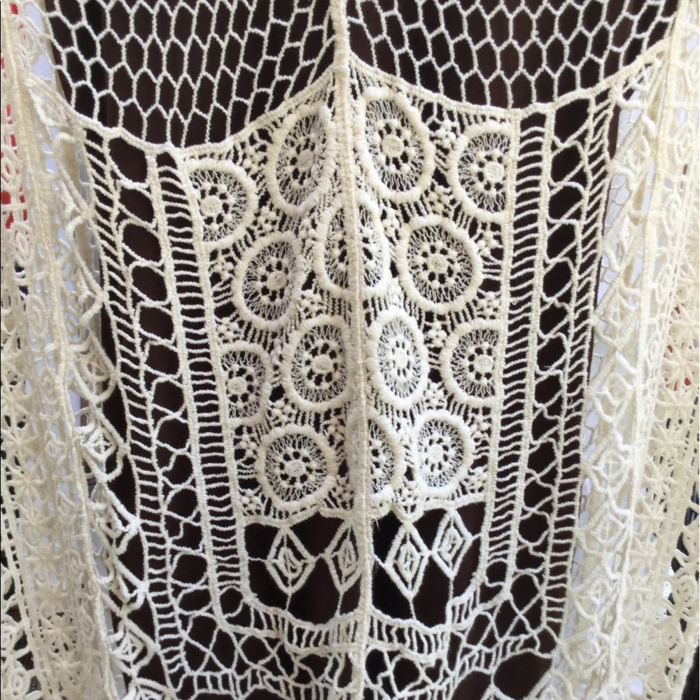 🕸Lace Over-Lay Top🕸 - Picture 4 of 4