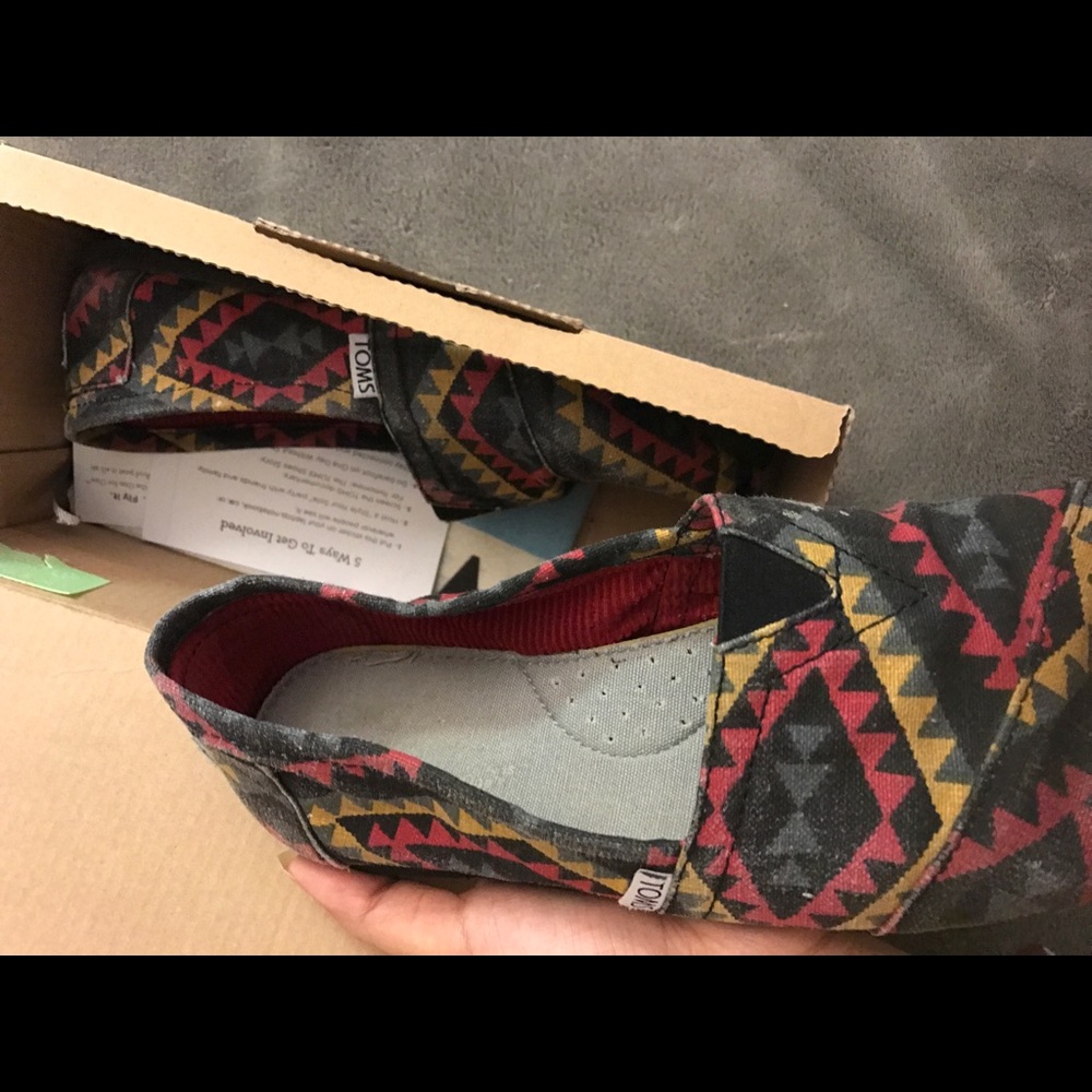 Toms - Picture 2 of 2