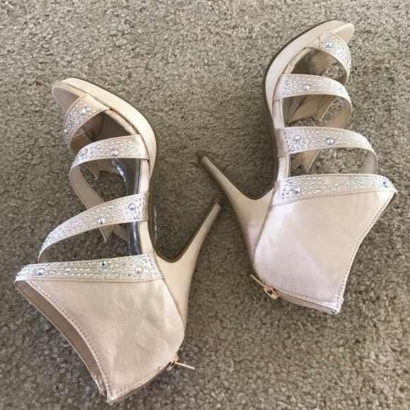 Sparkly Champagne Heels (Sizzle by Coloriffics) - Picture 2 of 6