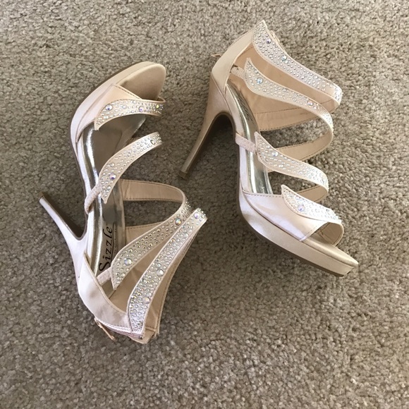 Sparkly Champagne Heels (Sizzle by Coloriffics) - Picture 3 of 6