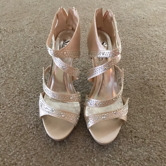 Sparkly Champagne Heels (Sizzle by Coloriffics) - Picture 6 of 6