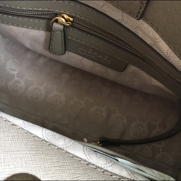 $298 Retail New! MICHAEL KORS satchel - Picture 9 of 11