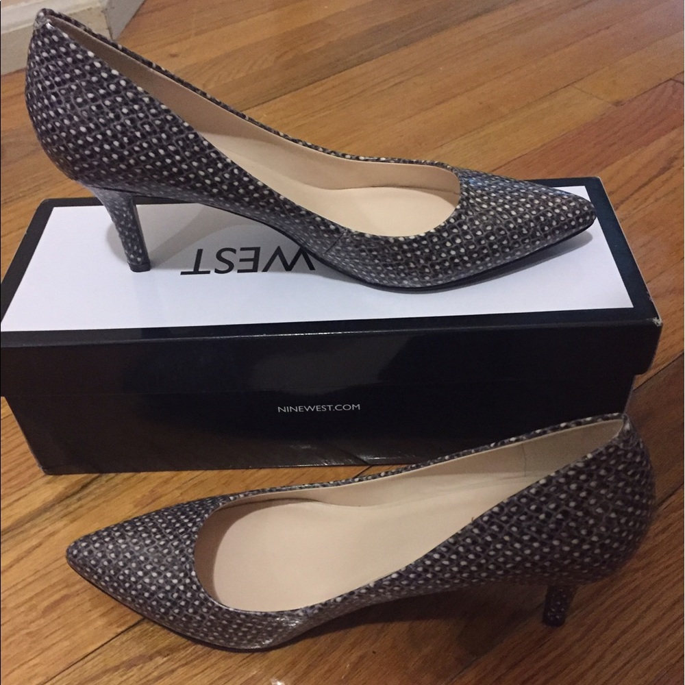 Sexy Nine West python print heels sz.8