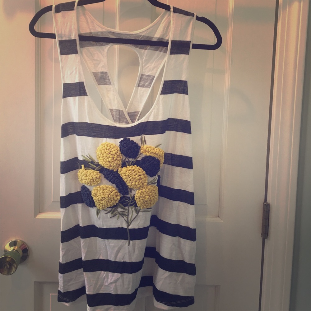 Tank top with looped flowers