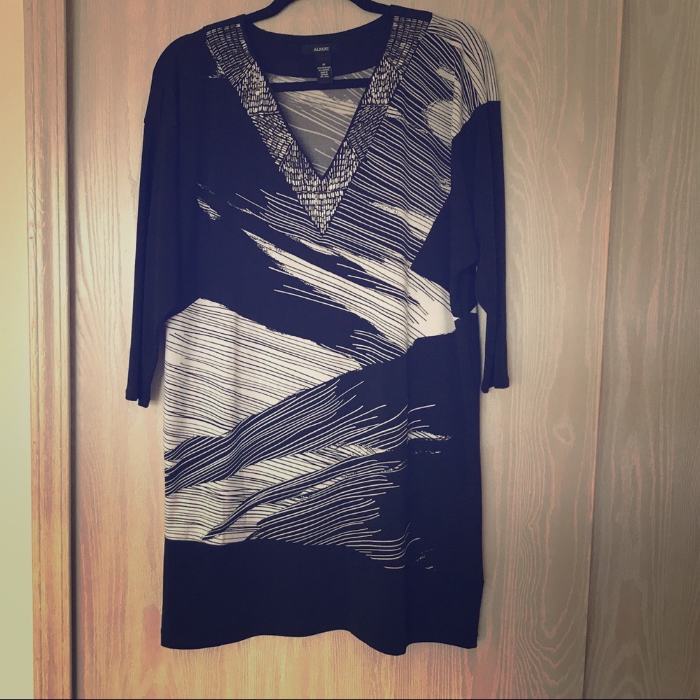 🌺Gorgeous Black and White tunic dress🌺