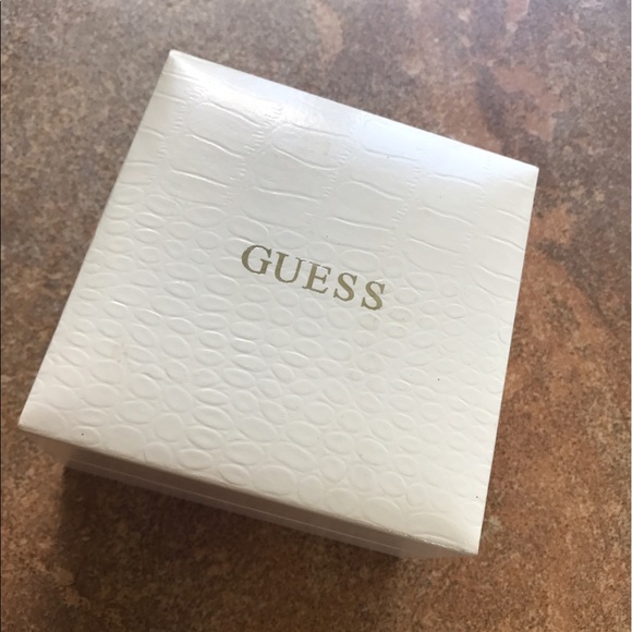 Guess Slim and Elegant Silver Watch with Box - Picture 4 of 5
