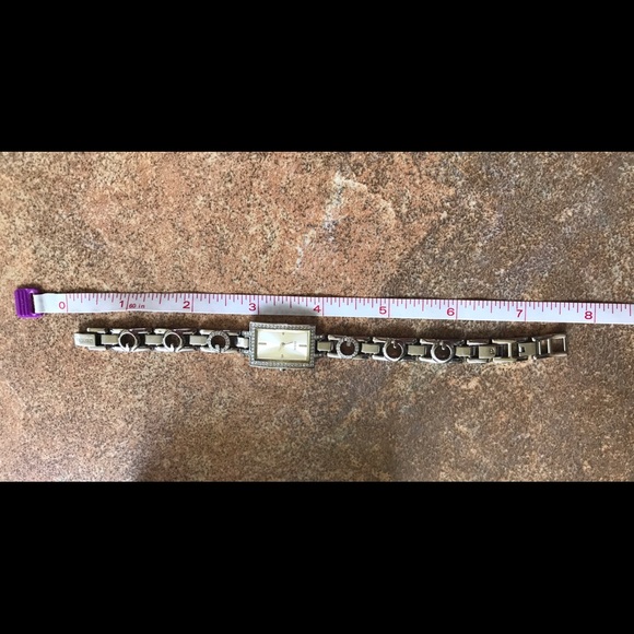 Guess Slim and Elegant Silver Watch with Box - Picture 5 of 5