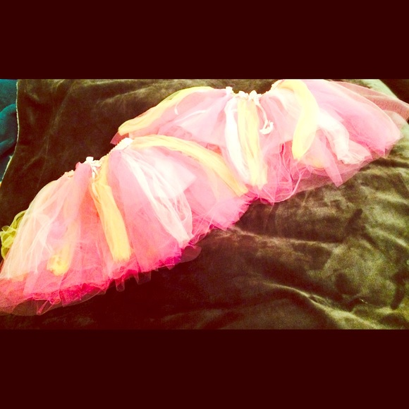 Two Identical Little Girls Tutu's - Picture 1 of 5
