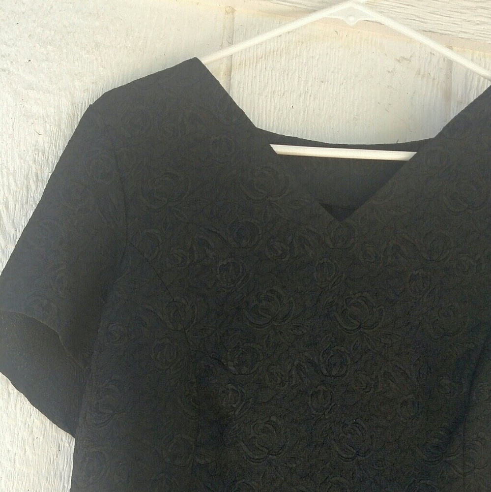 Vintage Floral Jacquard V-neck