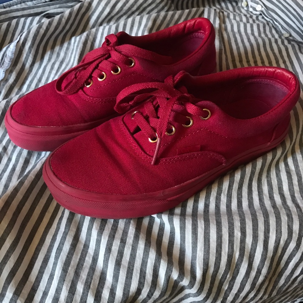 Super cute canvas vans shoes🌹