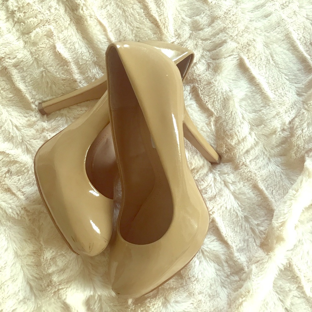 Steve Madden Nude Pumps