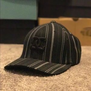 DC : Striped flex fit Hat