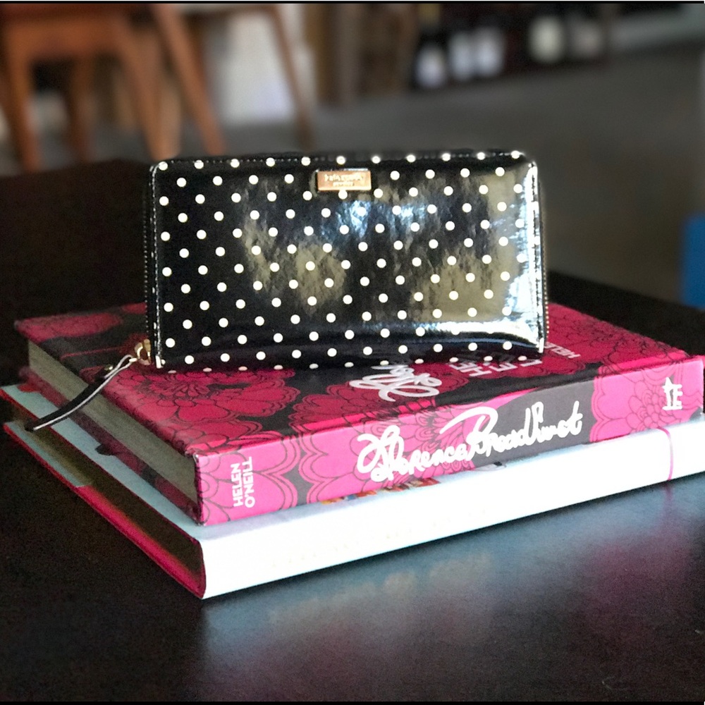 *SOLD* Kate Spade b&w, polka-dot, ziparound wallet